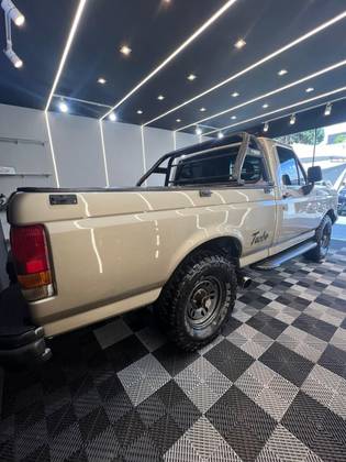FORD F-1000 3.9 SUPER SÉRIE 4X4 CS 8V TURBO DIESEL 2P MANUAL